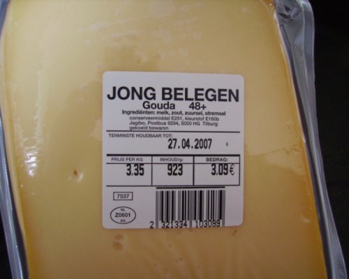 Etiket op een kaasverpakking
